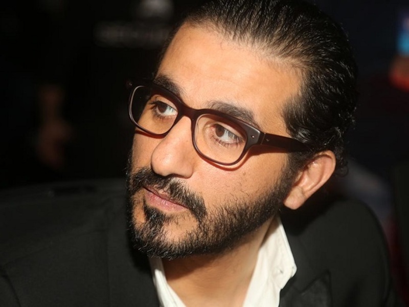 هل عاود المرض النجم أحمد حلمي؟